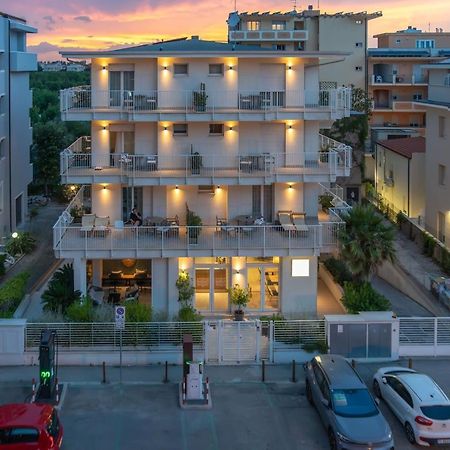 Hotel Riva E Mare Rimini Bagian luar foto