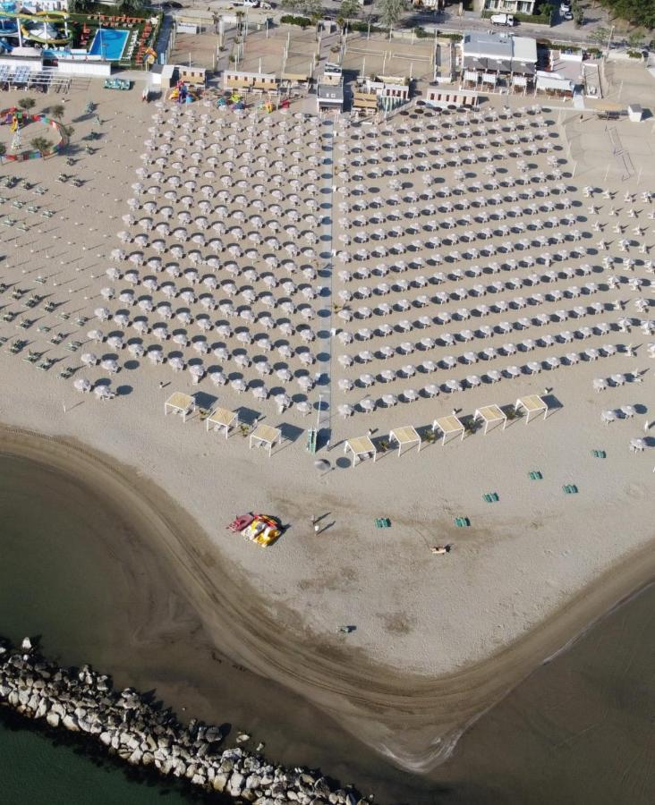 Hotel Riva E Mare Rimini Bagian luar foto