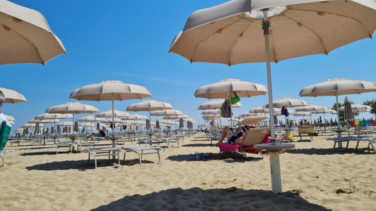 Hotel Riva E Mare Rimini Bagian luar foto