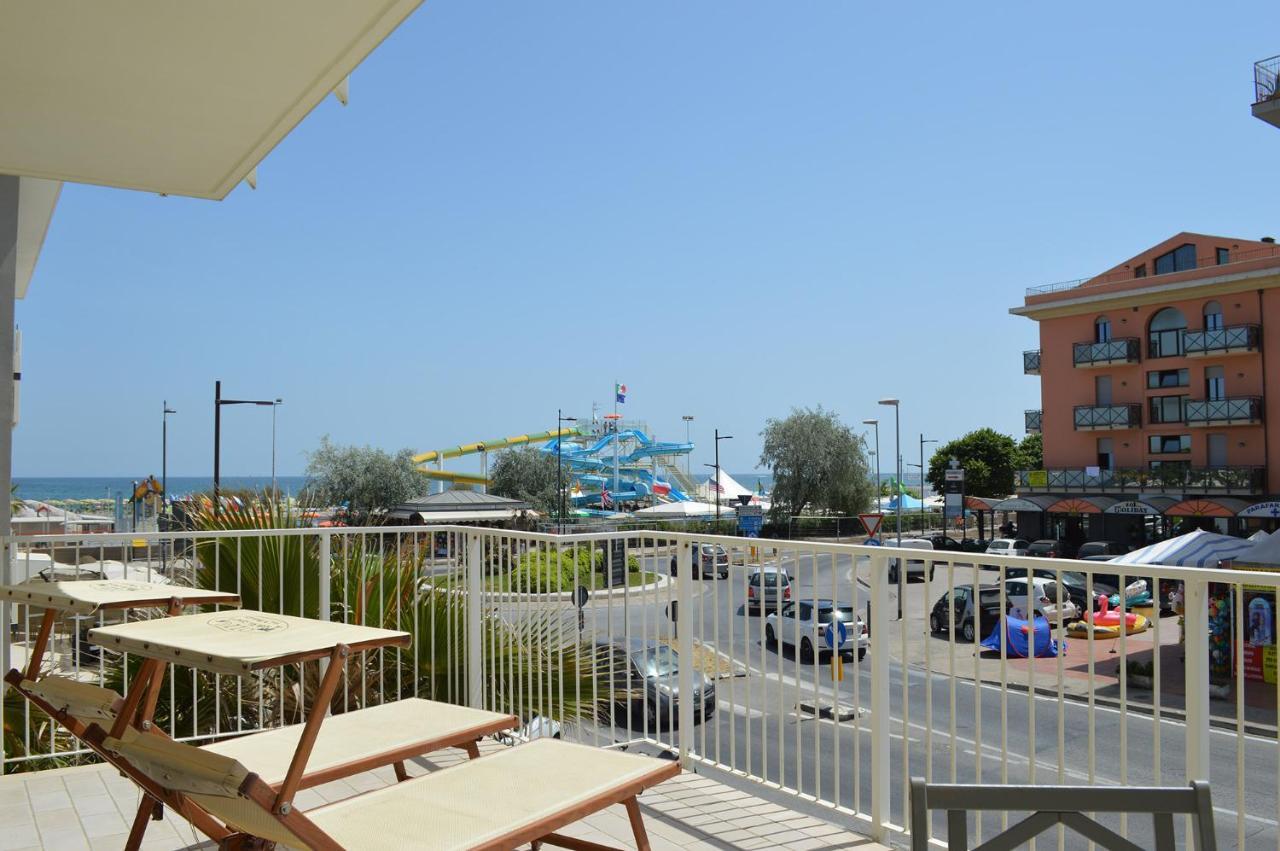 Hotel Riva E Mare Rimini Bagian luar foto