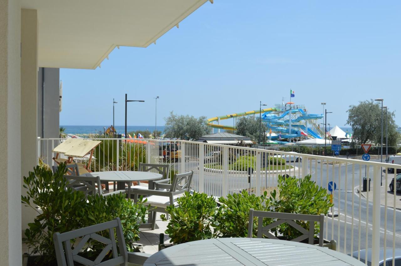 Hotel Riva E Mare Rimini Bagian luar foto