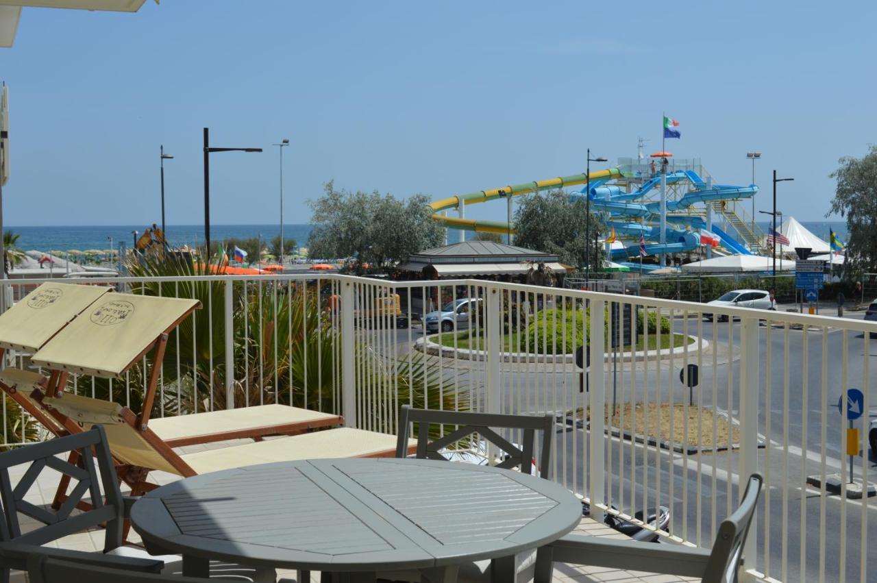 Hotel Riva E Mare Rimini Bagian luar foto