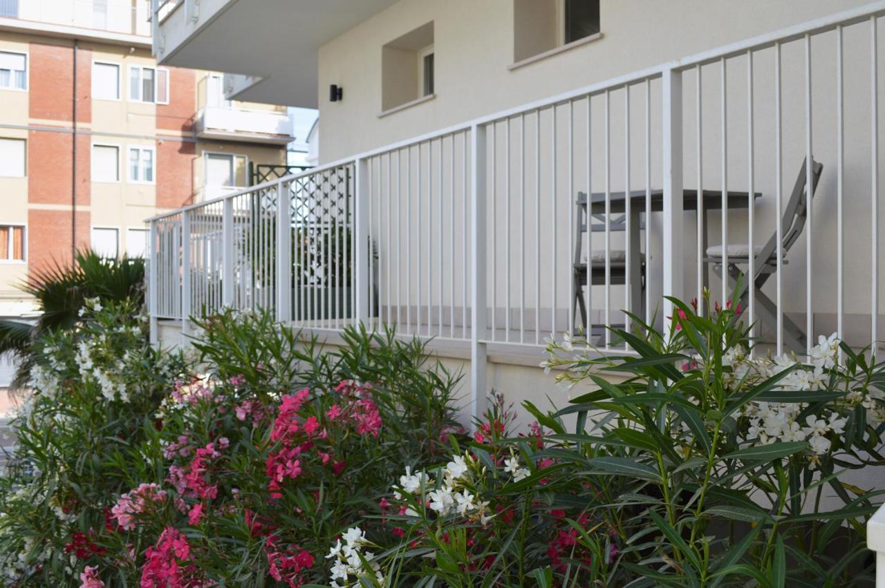 Hotel Riva E Mare Rimini Bagian luar foto