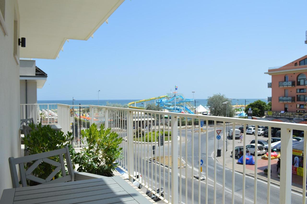 Hotel Riva E Mare Rimini Bagian luar foto