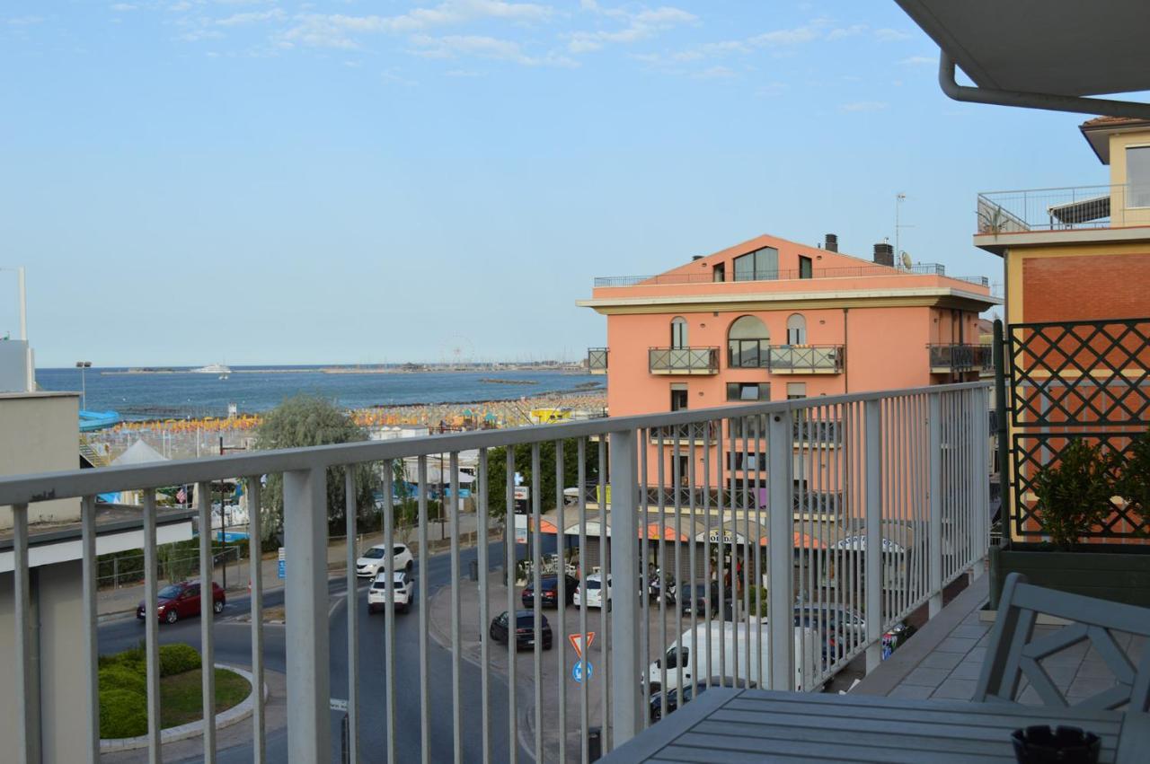 Hotel Riva E Mare Rimini Bagian luar foto