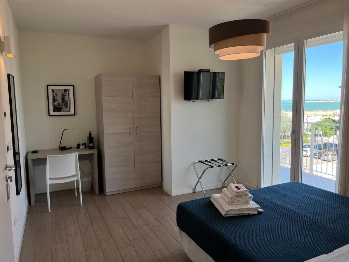 Hotel Riva E Mare Rimini Bagian luar foto