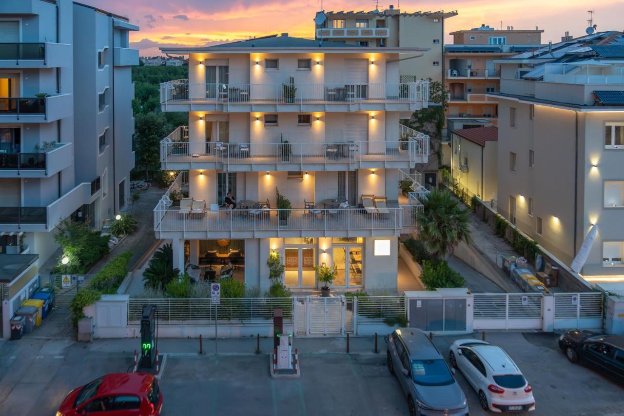 Hotel Riva E Mare Rimini Bagian luar foto