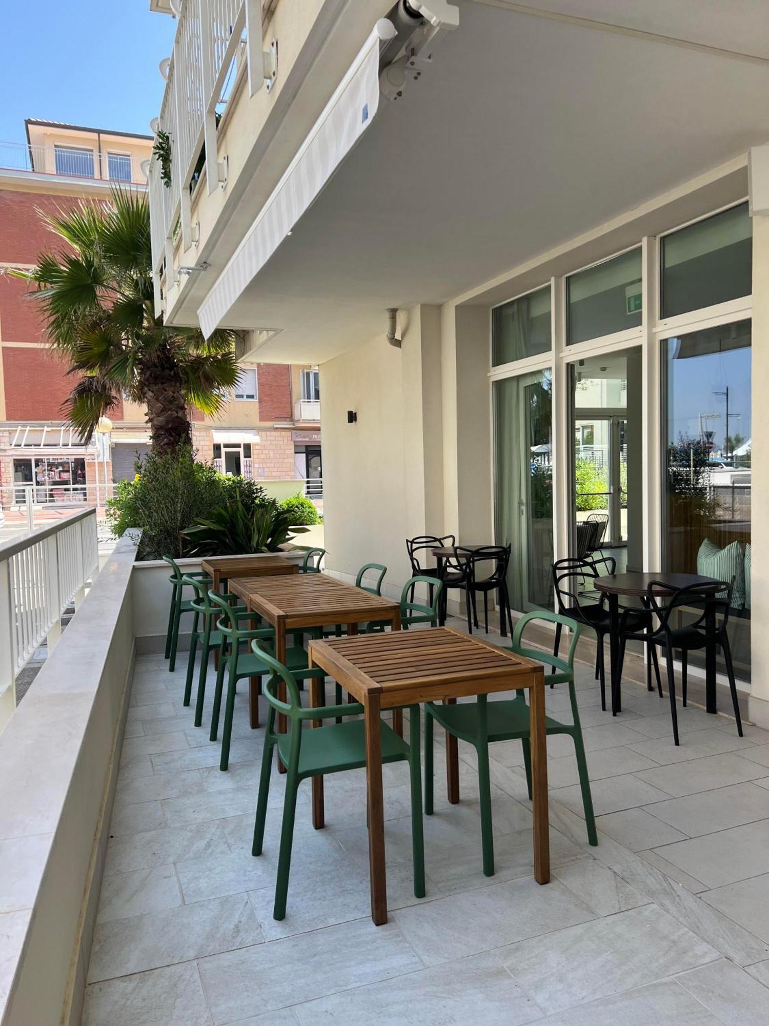 Hotel Riva E Mare Rimini Bagian luar foto